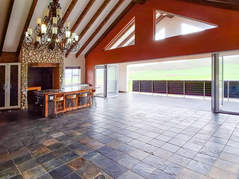 SPACIOUS RESIDENCE WITH UNRESTRICTED FARM LAND AND LANGEBERG MOUNTAIN VIEWS. - Photo 9
