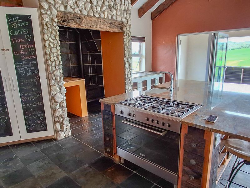 SPACIOUS RESIDENCE WITH UNRESTRICTED FARM LAND AND LANGEBERG MOUNTAIN VIEWS. - Photo 7