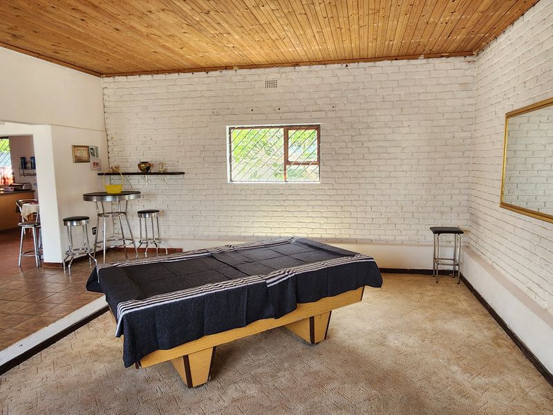 Prime Opportunity: 3-Bedroom Home Ready for Your Vision - Photo 3