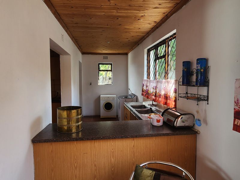 Prime Opportunity: 3-Bedroom Home Ready for Your Vision - Photo 8