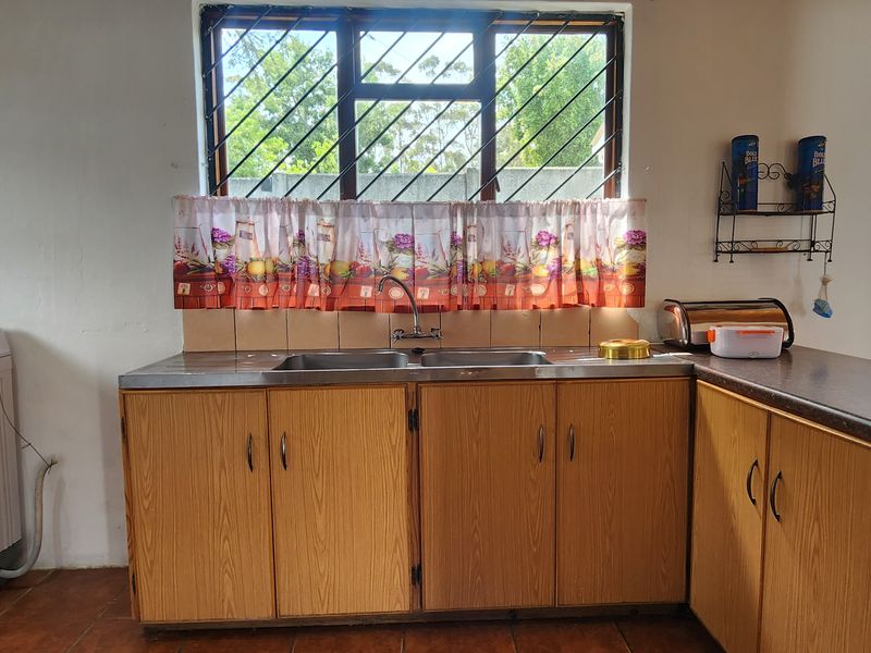 Prime Opportunity: 3-Bedroom Home Ready for Your Vision - Photo 10