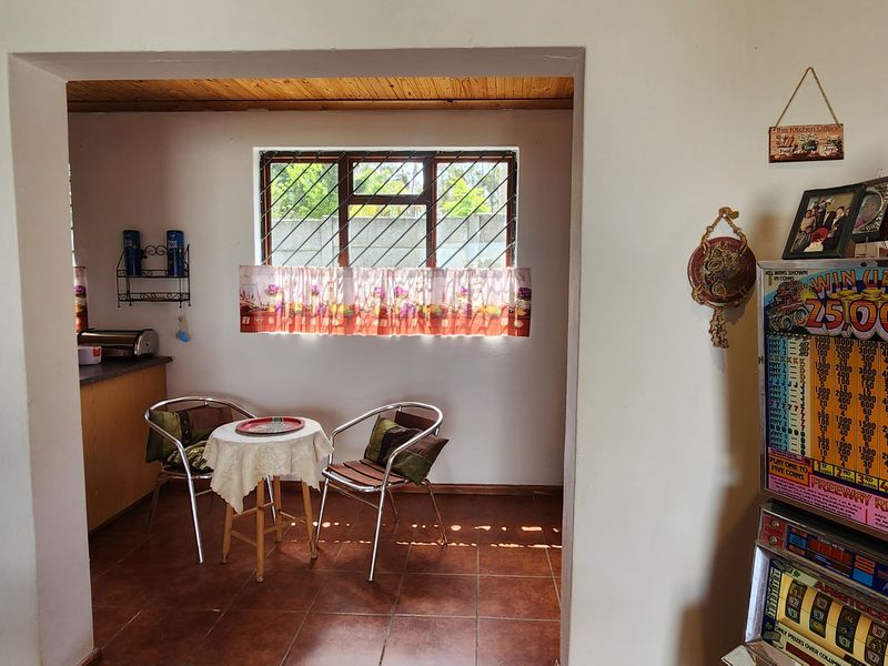 Prime Opportunity: 3-Bedroom Home Ready for Your Vision - Photo 6
