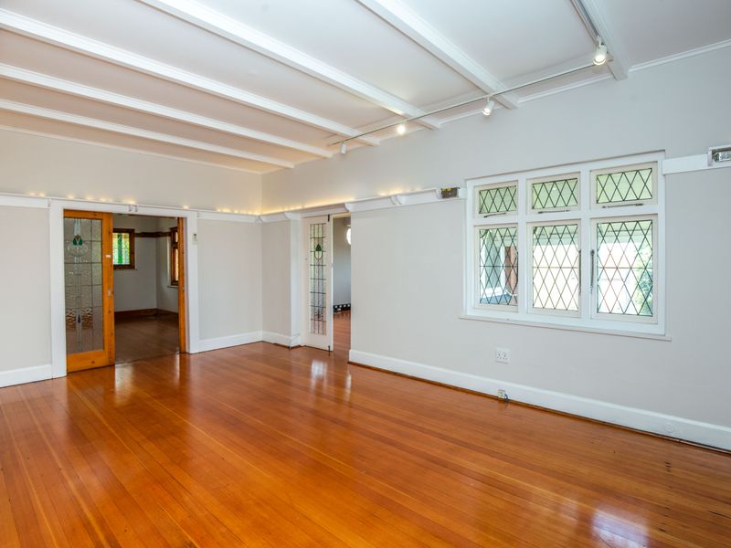 Enviable location in prime position - Photo 10