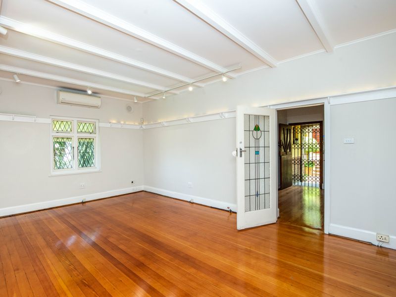 Enviable location in prime position - Photo 8