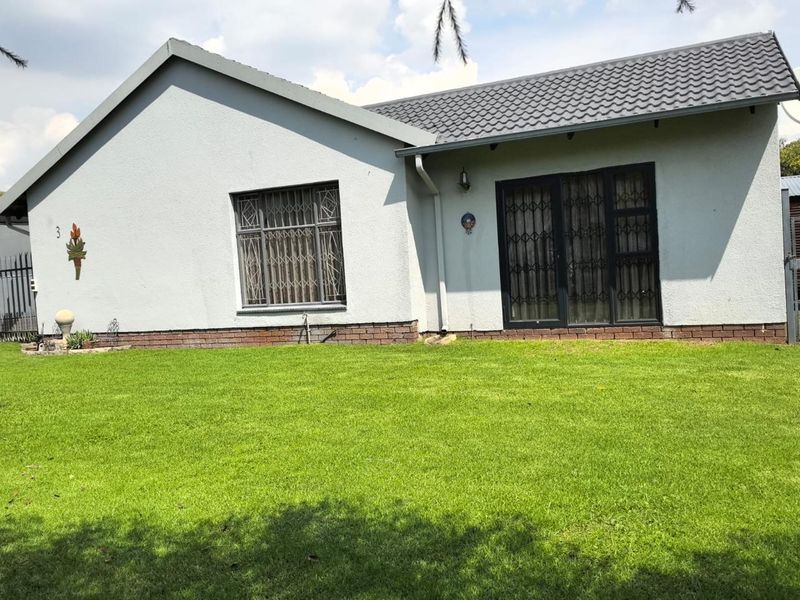 PRIME LOCATION ALERT – YOUR DREAM FAMILY HOME NEAR TOP SCHOOLS & SHOPPING AWAITS! - Photo 1