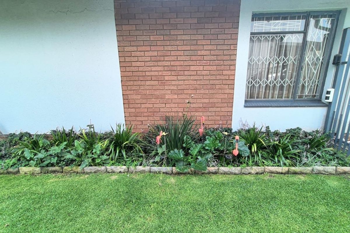 PRIME LOCATION ALERT – YOUR DREAM FAMILY HOME NEAR TOP SCHOOLS & SHOPPING AWAITS! - Photo 4