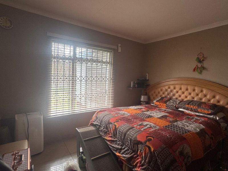 PRIME LOCATION ALERT – YOUR DREAM FAMILY HOME NEAR TOP SCHOOLS & SHOPPING AWAITS! - Photo 10