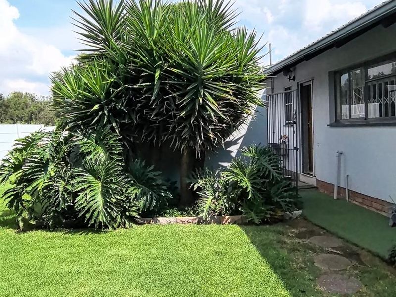 PRIME LOCATION ALERT – YOUR DREAM FAMILY HOME NEAR TOP SCHOOLS & SHOPPING AWAITS! - Photo 3