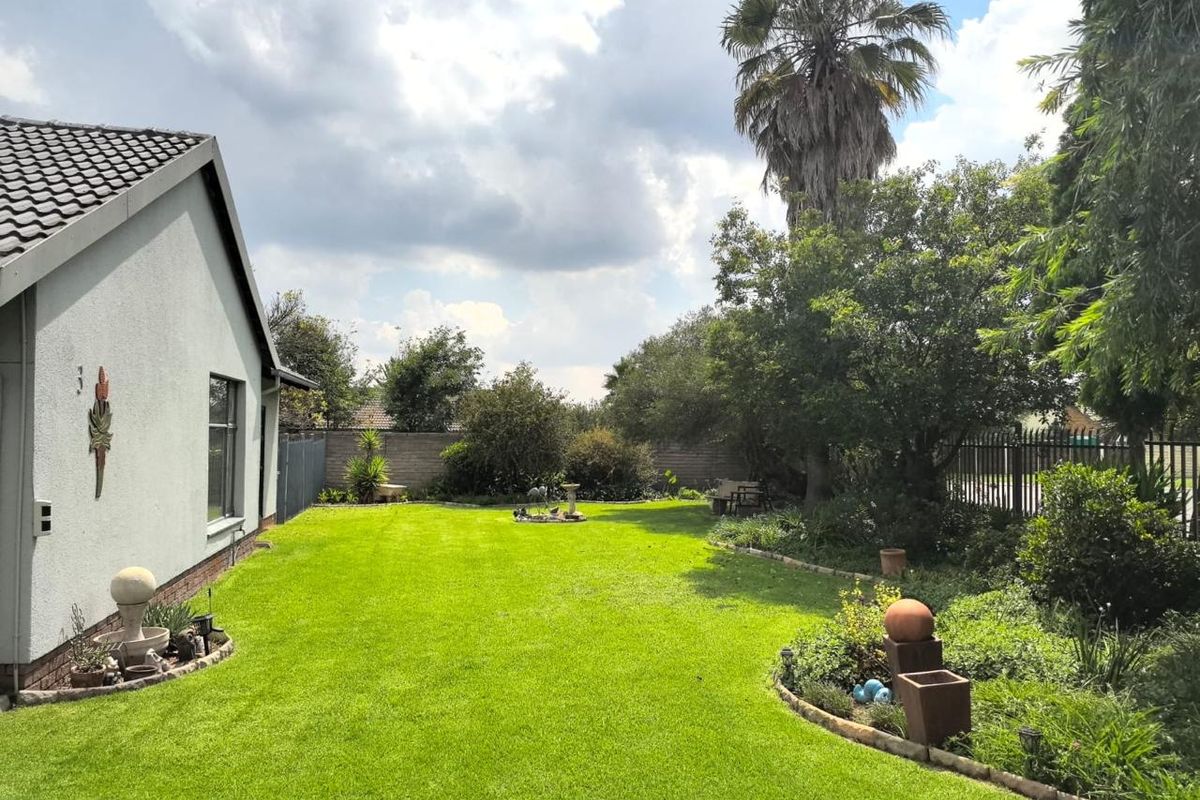 PRIME LOCATION ALERT – YOUR DREAM FAMILY HOME NEAR TOP SCHOOLS & SHOPPING AWAITS! - Photo 2