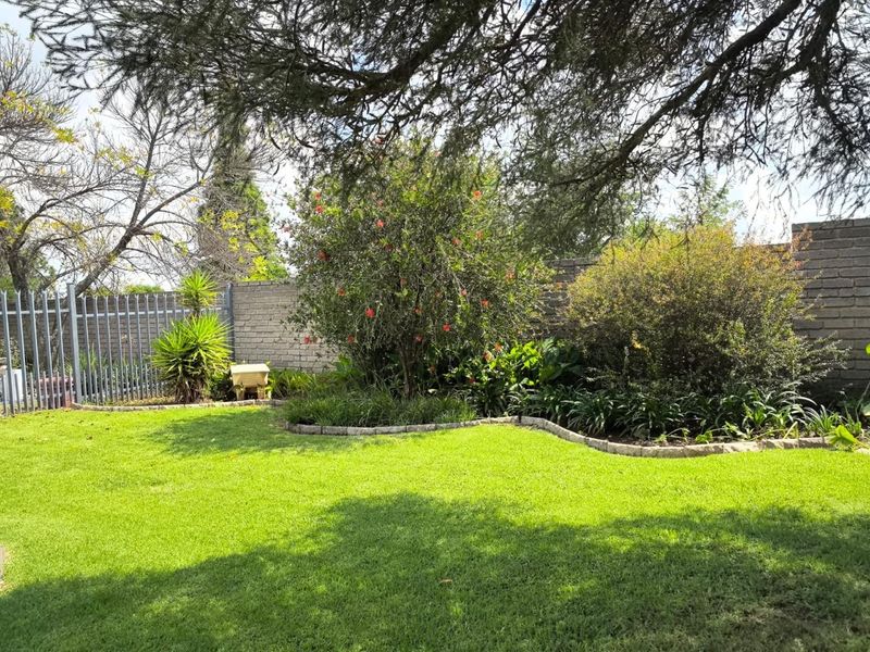 PRIME LOCATION ALERT – YOUR DREAM FAMILY HOME NEAR TOP SCHOOLS & SHOPPING AWAITS! - Photo 9