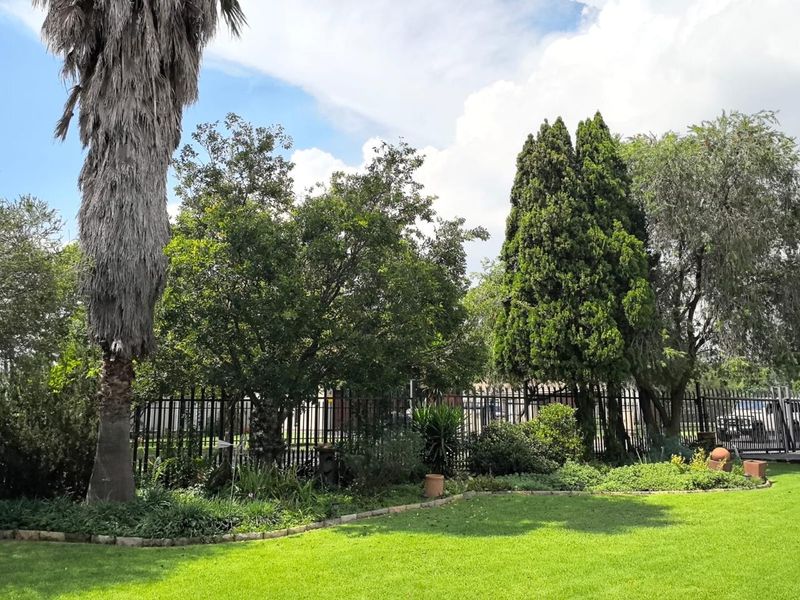 PRIME LOCATION ALERT – YOUR DREAM FAMILY HOME NEAR TOP SCHOOLS & SHOPPING AWAITS! - Photo 7