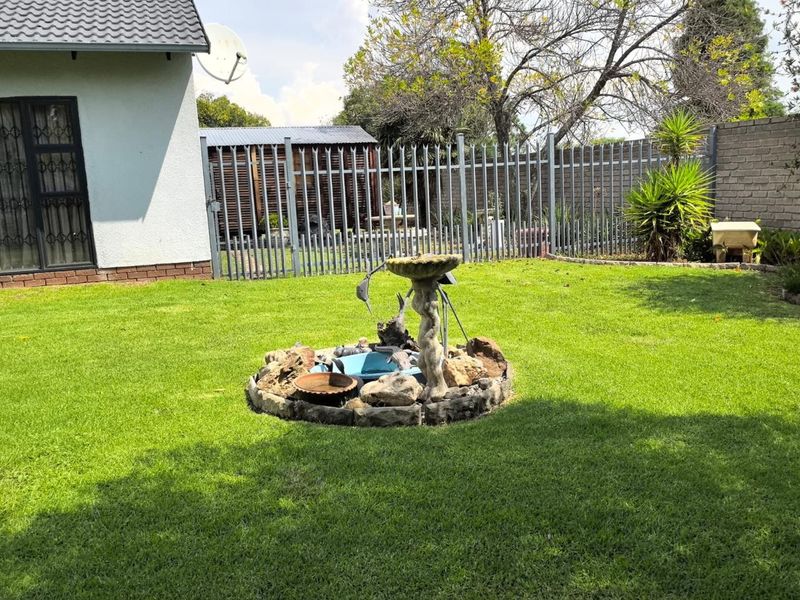 PRIME LOCATION ALERT – YOUR DREAM FAMILY HOME NEAR TOP SCHOOLS & SHOPPING AWAITS! - Photo 5