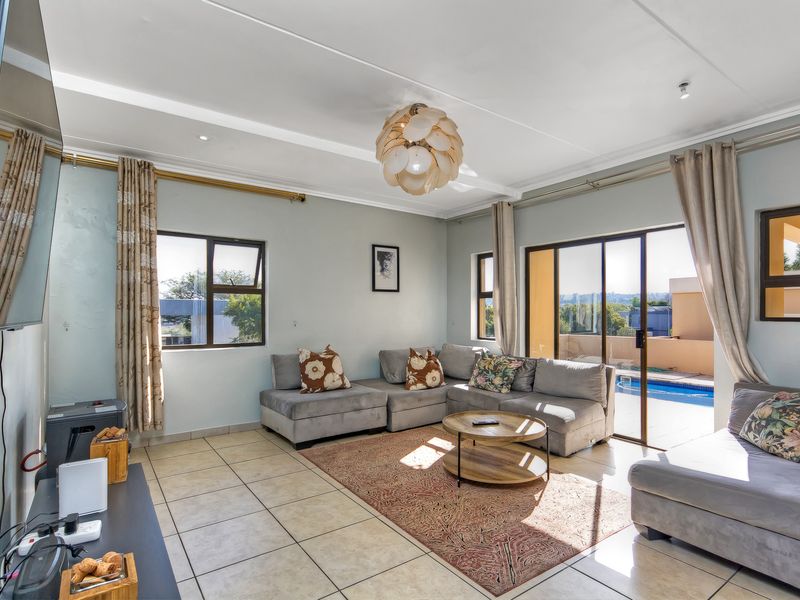 The Ultimate Entertainer’s Dream with Spectacular Views in a Secure Estate - Photo 10