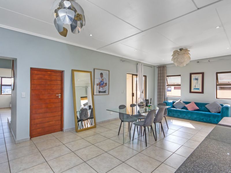 The Ultimate Entertainer’s Dream with Spectacular Views in a Secure Estate - Photo 7