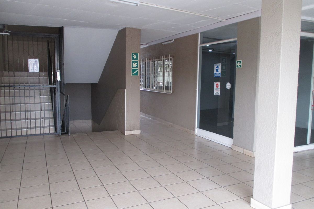 Cozy 1 bedroom Flatlet for sale in the very popular Moot area - Photo 2