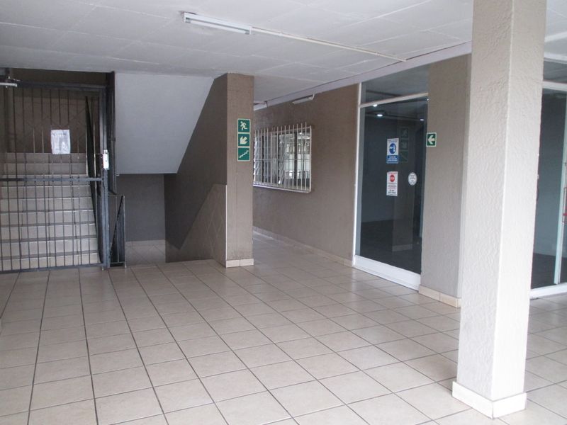 Cozy 1 bedroom Flatlet for sale in the very popular Moot area - Photo 2