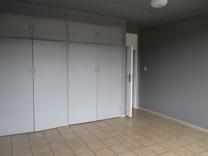 Cozy 1 bedroom Flatlet for sale in the very popular Moot area - Photo 9