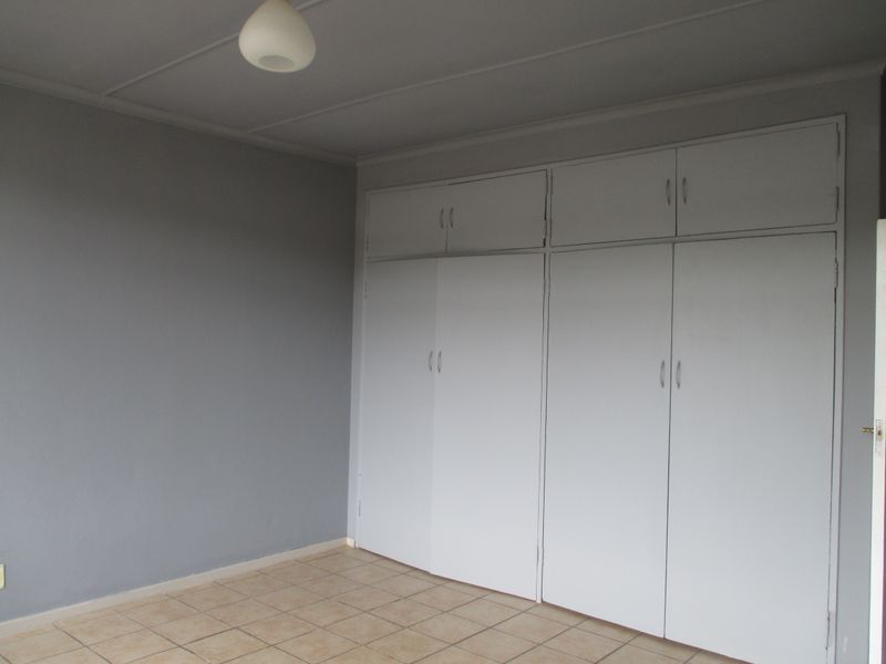 Cozy 1 bedroom Flatlet for sale in the very popular Moot area - Photo 10