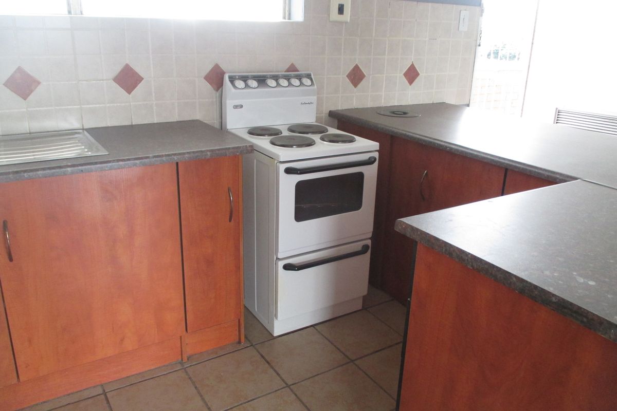 Cozy 1 bedroom Flatlet for sale in the very popular Moot area - Photo 5