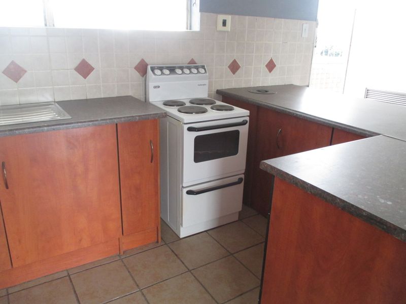 Cozy 1 bedroom Flatlet for sale in the very popular Moot area - Photo 5