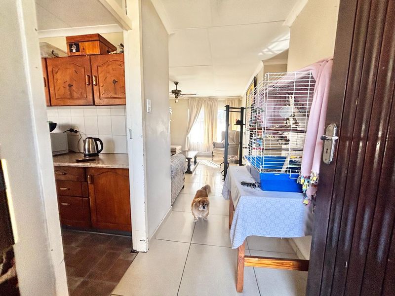 3 Bedroom Family Home with Lapa & Double Garage for Sale - Photo 2