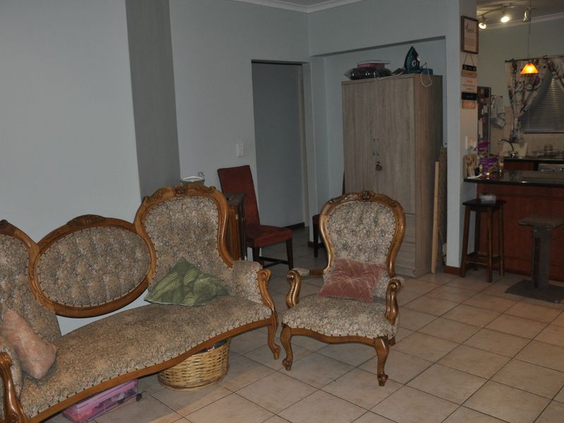 Pet-Friendly 2-Bedroom Townhouse with Wrap-Around Garden in Paulshof! - Photo 6