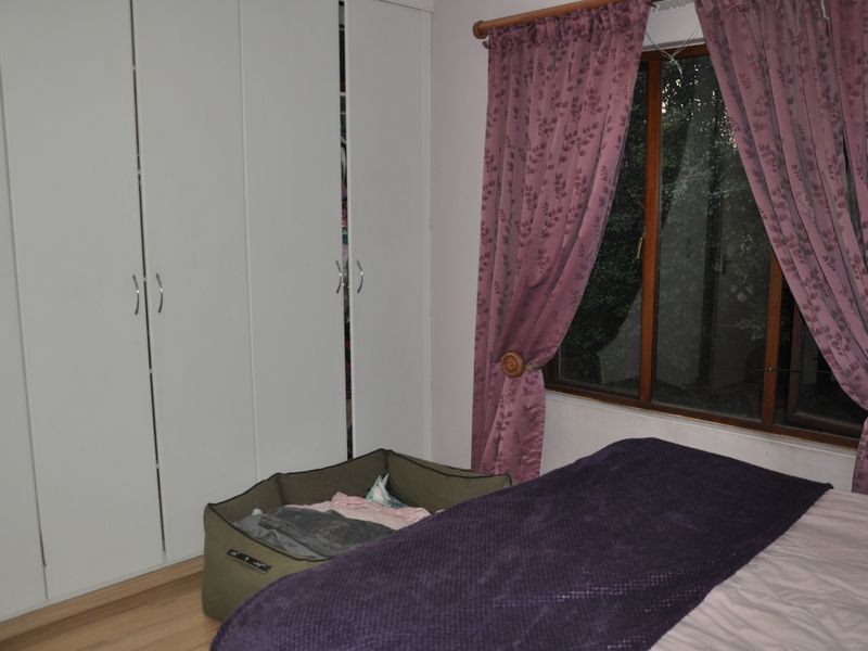 Pet-Friendly 2-Bedroom Townhouse with Wrap-Around Garden in Paulshof! - Photo 9