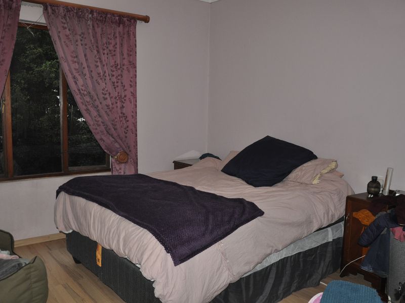 Pet-Friendly 2-Bedroom Townhouse with Wrap-Around Garden in Paulshof! - Photo 7