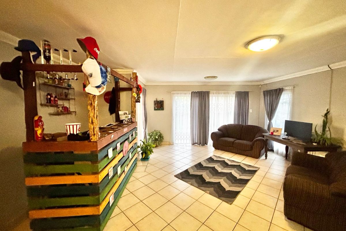 Neat 3 Bedroom Family Home with Entertainment Features for Sale - Photo 3