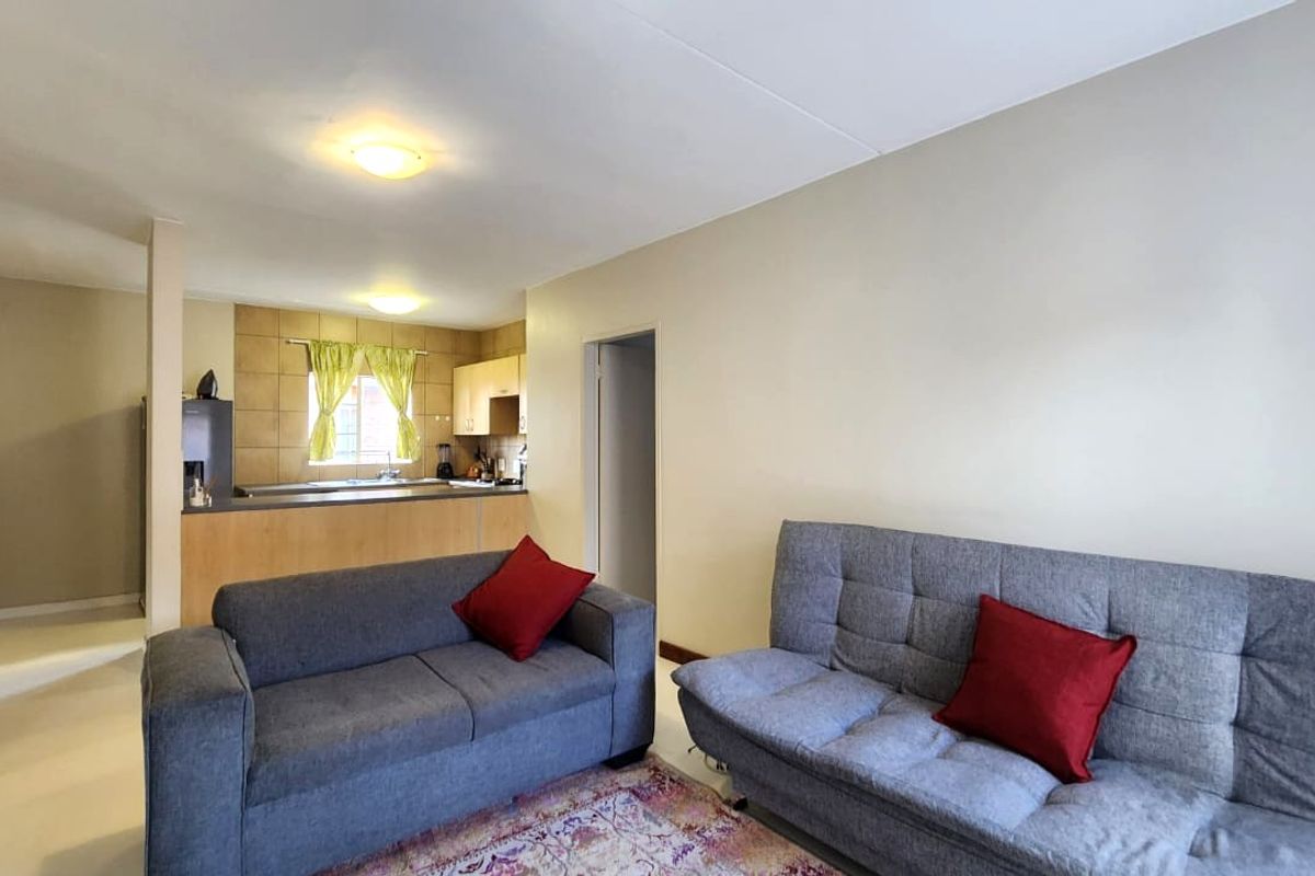 Modern apartment within estate - Photo 3