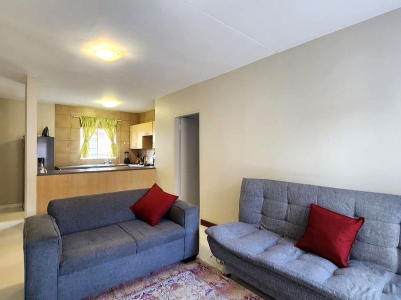 Modern apartment within estate - Photo 3