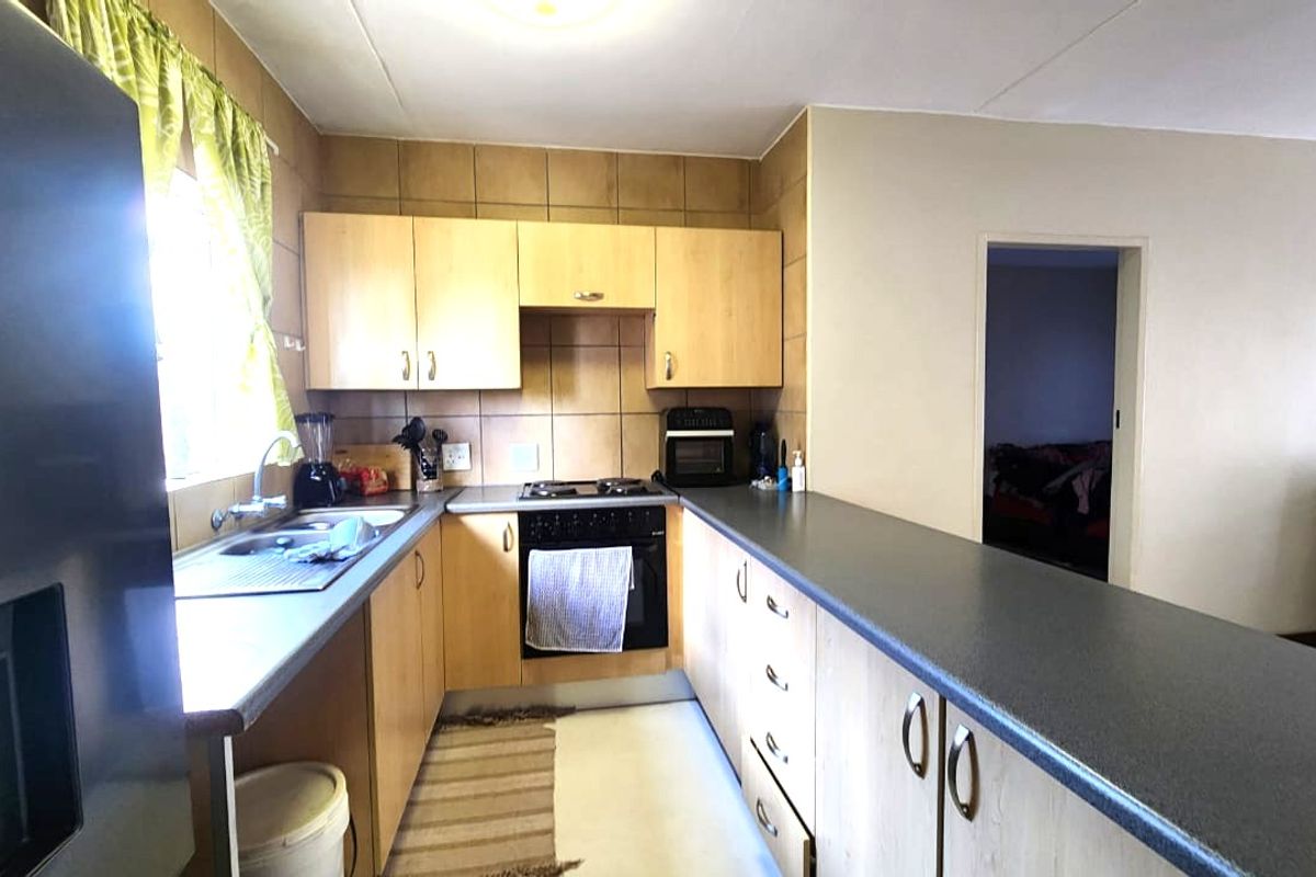 Modern apartment within estate - Photo 5