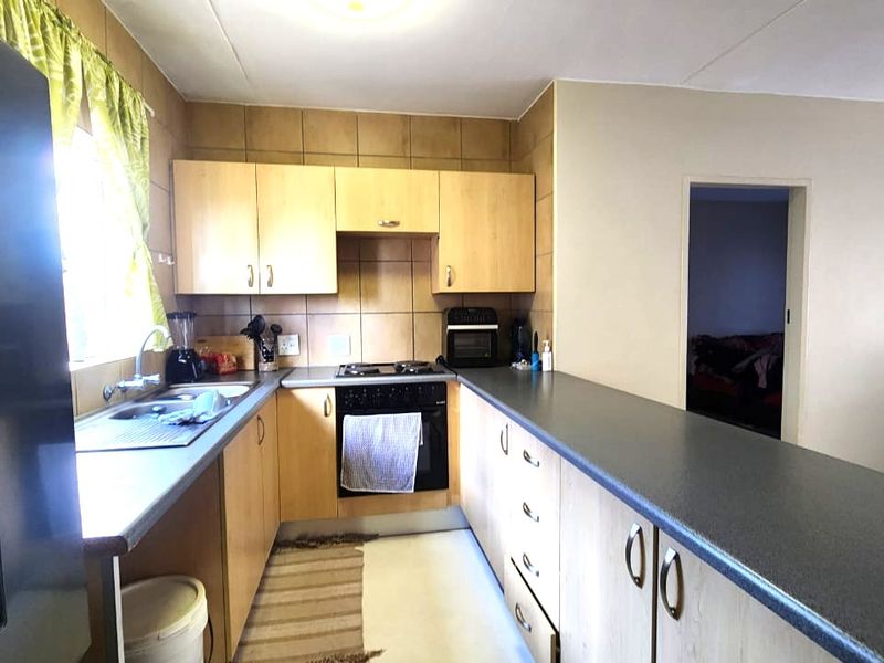 Modern apartment within estate - Photo 5