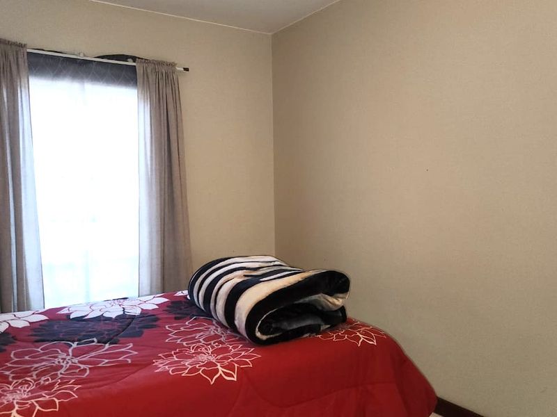 Modern apartment within estate - Photo 10