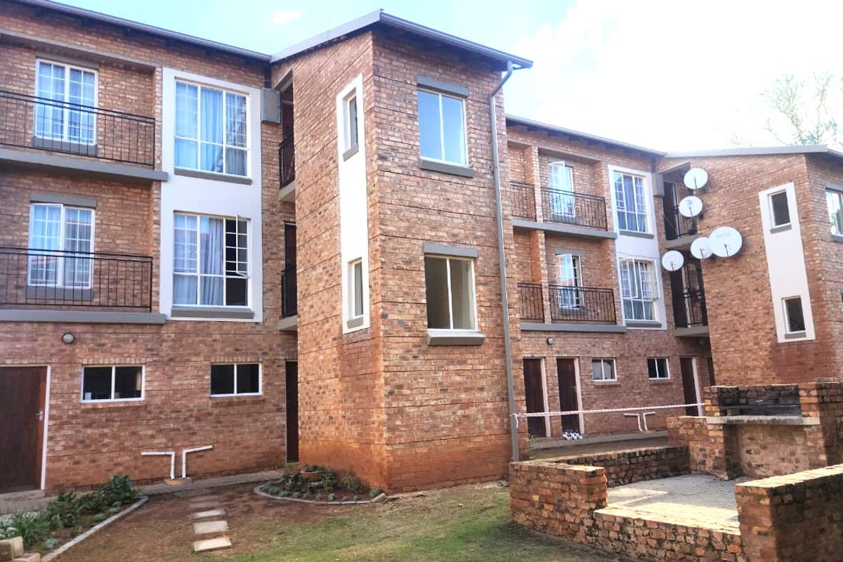 Modern apartment within estate - Photo 2