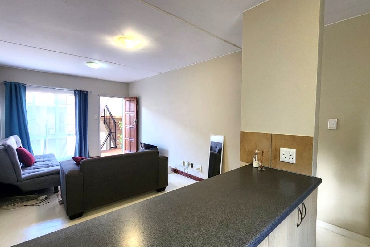 Modern apartment within estate - Photo 4