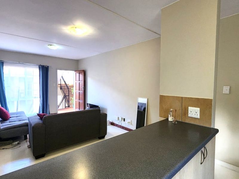 Modern apartment within estate - Photo 4