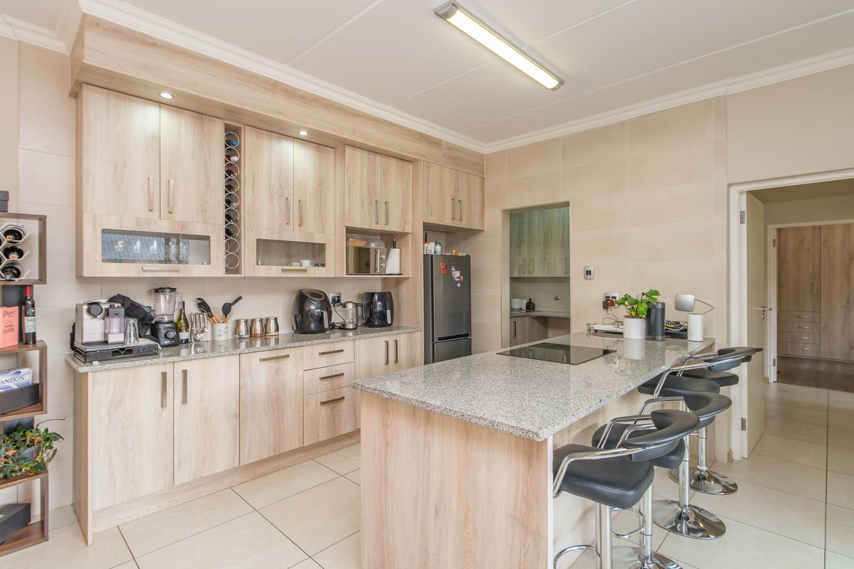 Modern North-Facing Apartment with Stylish Finishes & Built-in Braai - Photo 3