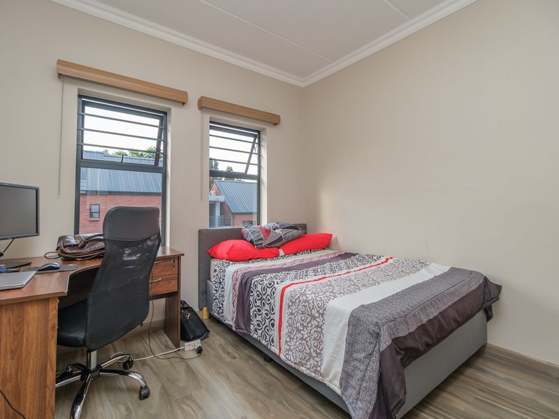 Stylish North-Facing Apartment with Modern Finishes and Entertainer’s Balcony - Photo 10