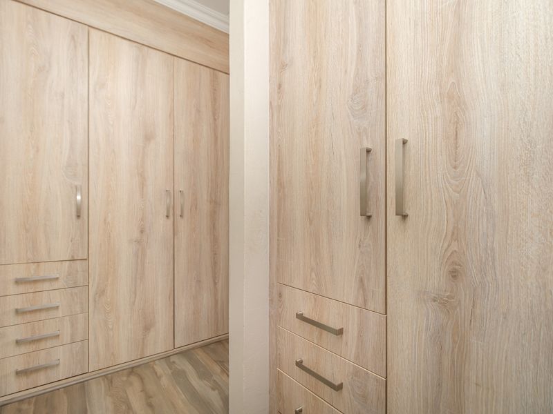 Stylish North-Facing Apartment with Modern Finishes and Entertainer’s Balcony - Photo 8