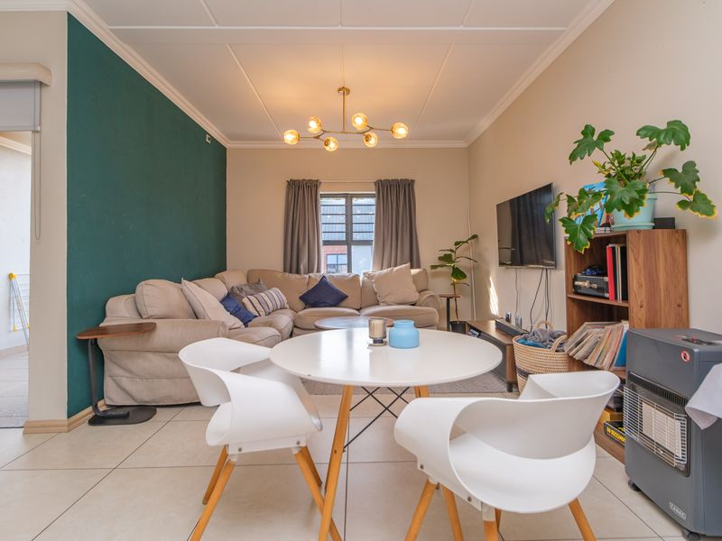 Stylish North-Facing Apartment with Modern Finishes and Entertainer’s Balcony - Photo 4