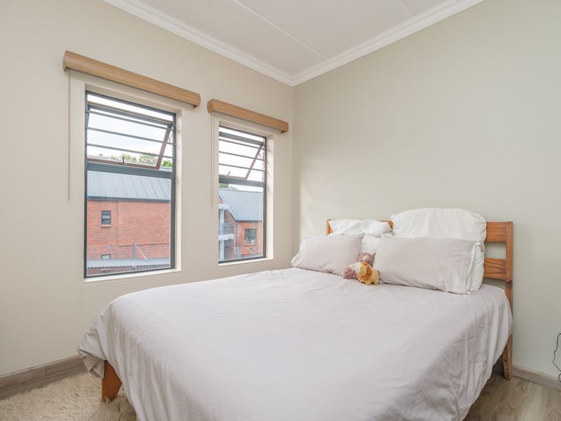 Stylish North-Facing Apartment with Modern Finishes and Entertainer’s Balcony - Photo 6