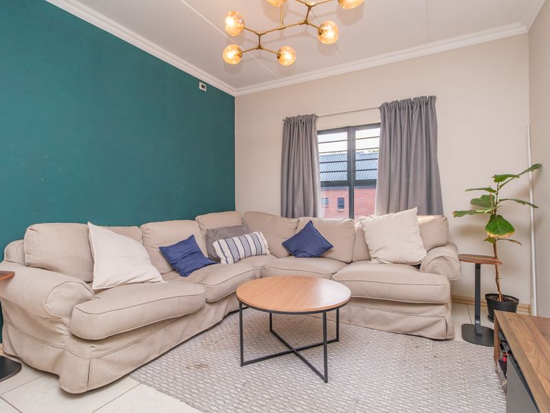 Stylish North-Facing Apartment with Modern Finishes and Entertainer’s Balcony - Photo 3