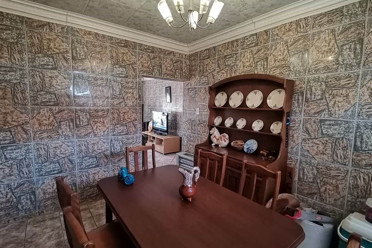 Easy Care 4-Bedroom Home in a Secure and Convenient Part of Letlhabile - Photo 4