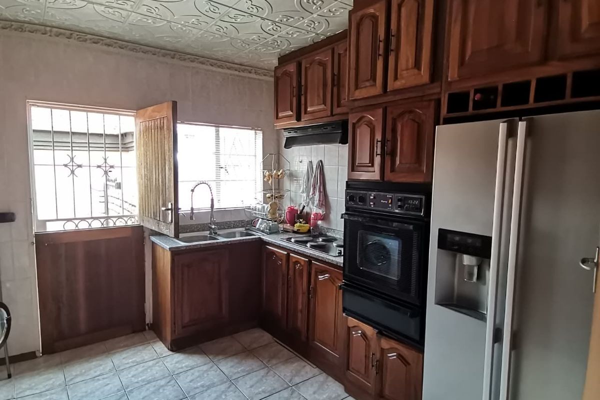 Easy Care 4-Bedroom Home in a Secure and Convenient Part of Letlhabile - Photo 2