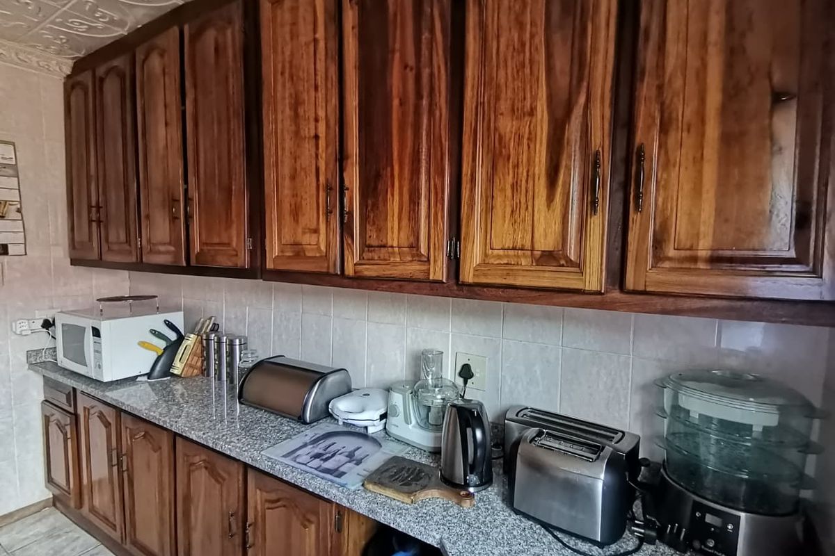 Easy Care 4-Bedroom Home in a Secure and Convenient Part of Letlhabile - Photo 3