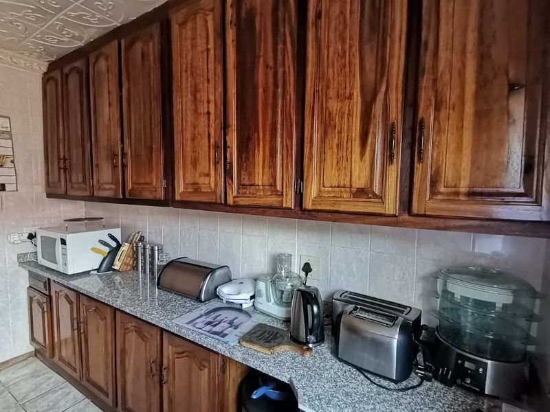 Easy Care 4-Bedroom Home in a Secure and Convenient Part of Letlhabile - Photo 3