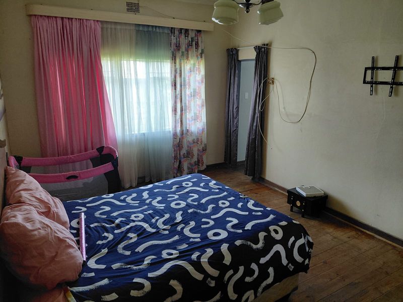 4 Bedroom House for Sale. - Photo 4