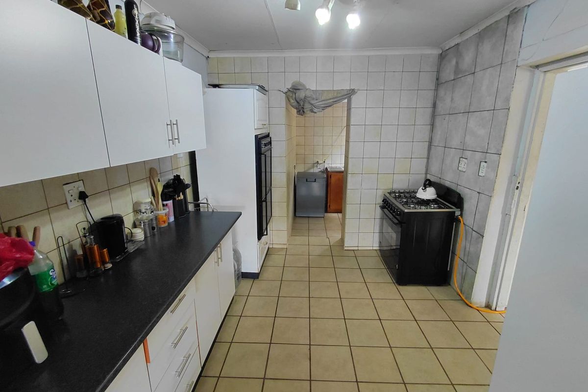 2 Bedroom House for Sale - Photo 3