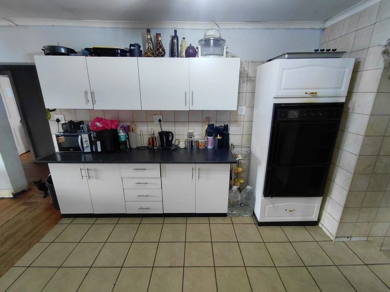 2 Bedroom House for Sale - Photo 9